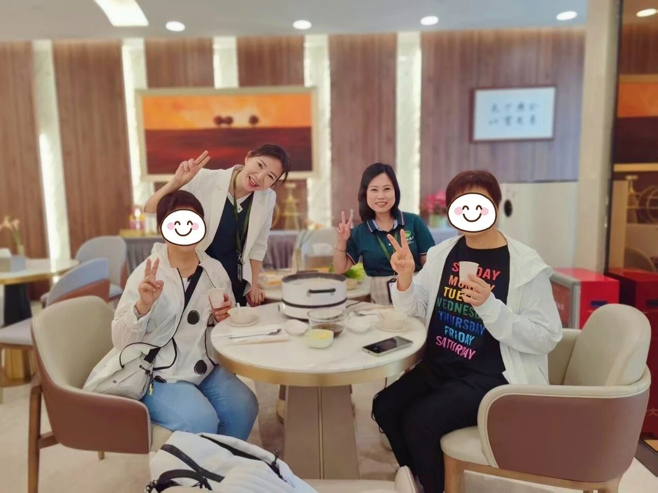 晨光裡的奇蹟：六旬羽毛球女將如何在信輝重拾肩上春天